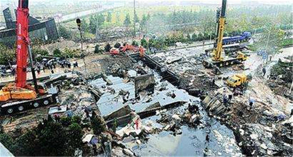 �ж��ٽ������ڡ���ɽ�ڡ��� ����ݔ�͹ܵ��¹��l�l(f��)�ı���